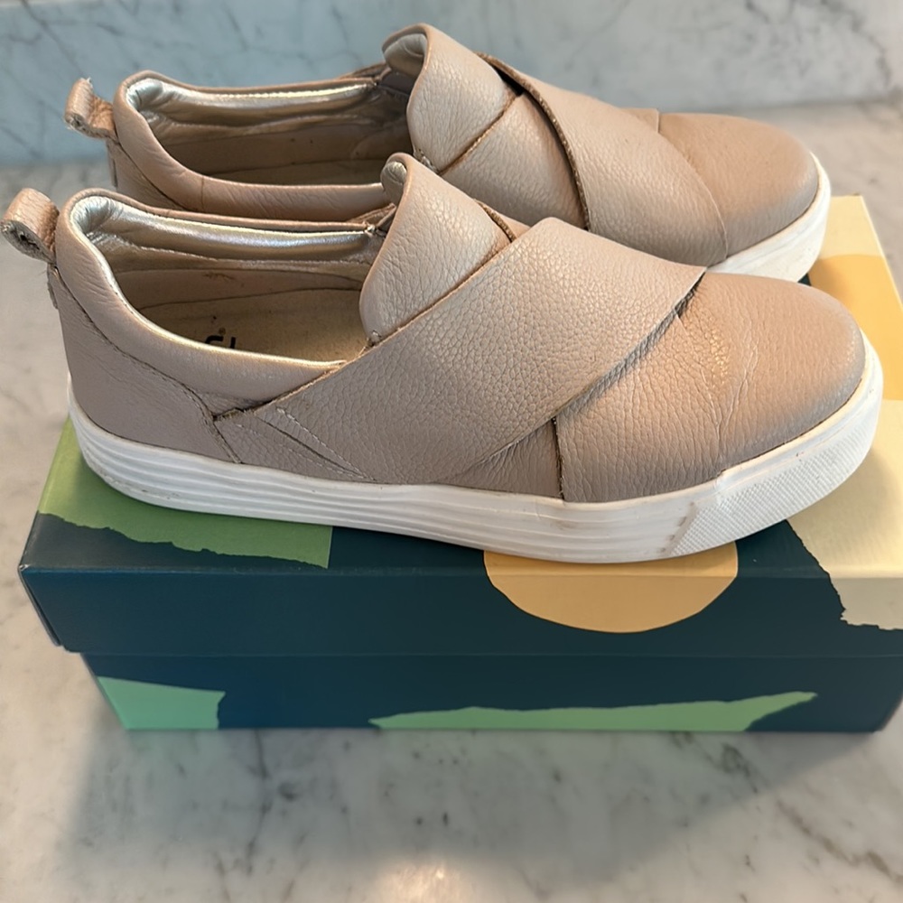 Earth Rosewood Clary Leather Shoes